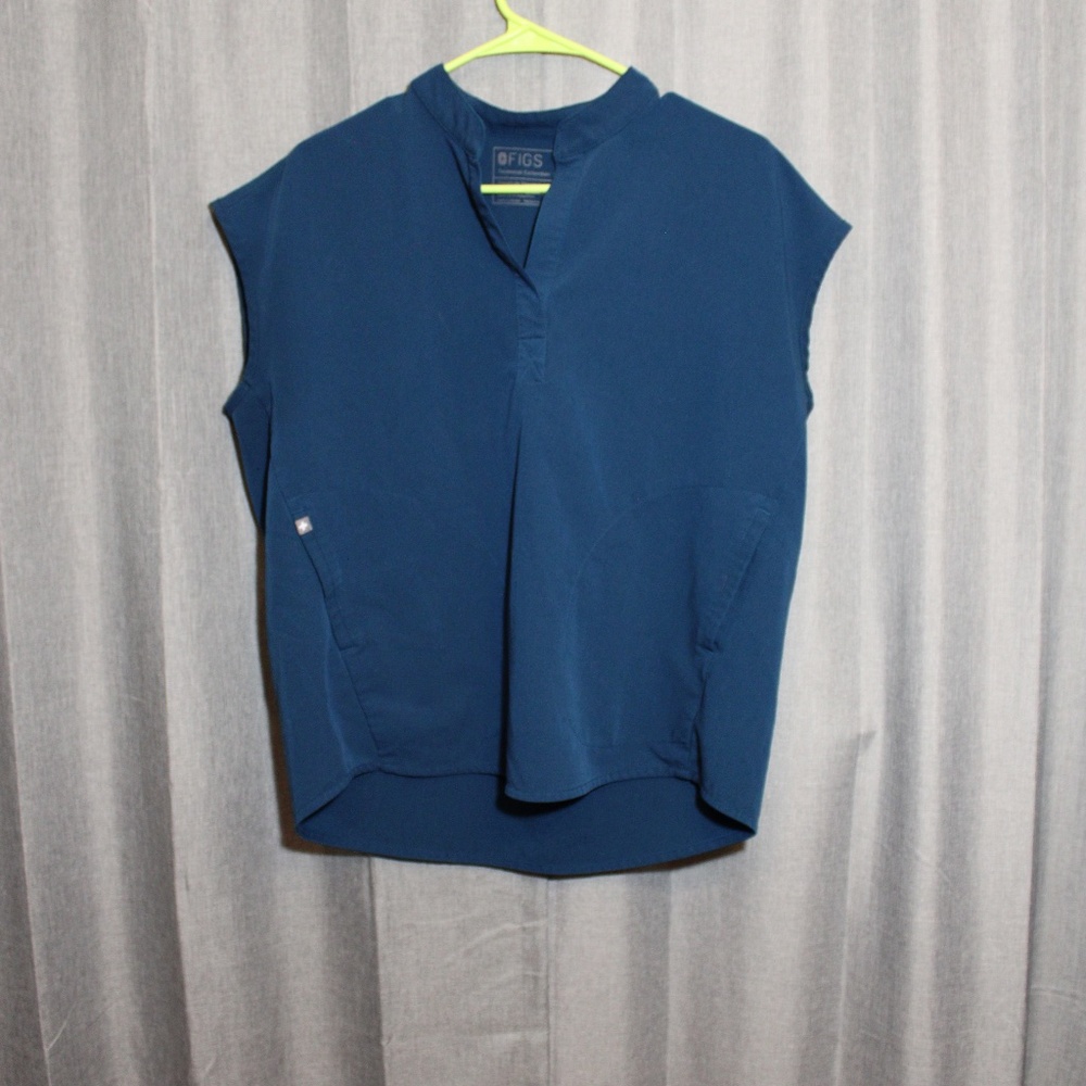 Figs scrub top, size small, blue green
